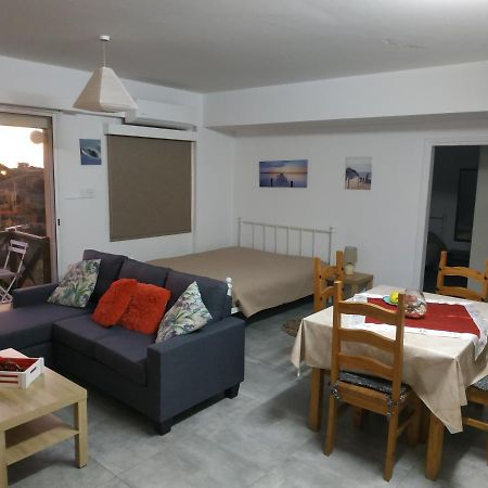 Adonis Apartment Paphos Extérieur photo