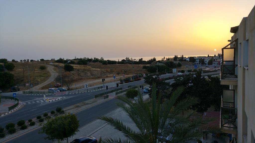 Adonis Apartment Paphos Extérieur photo