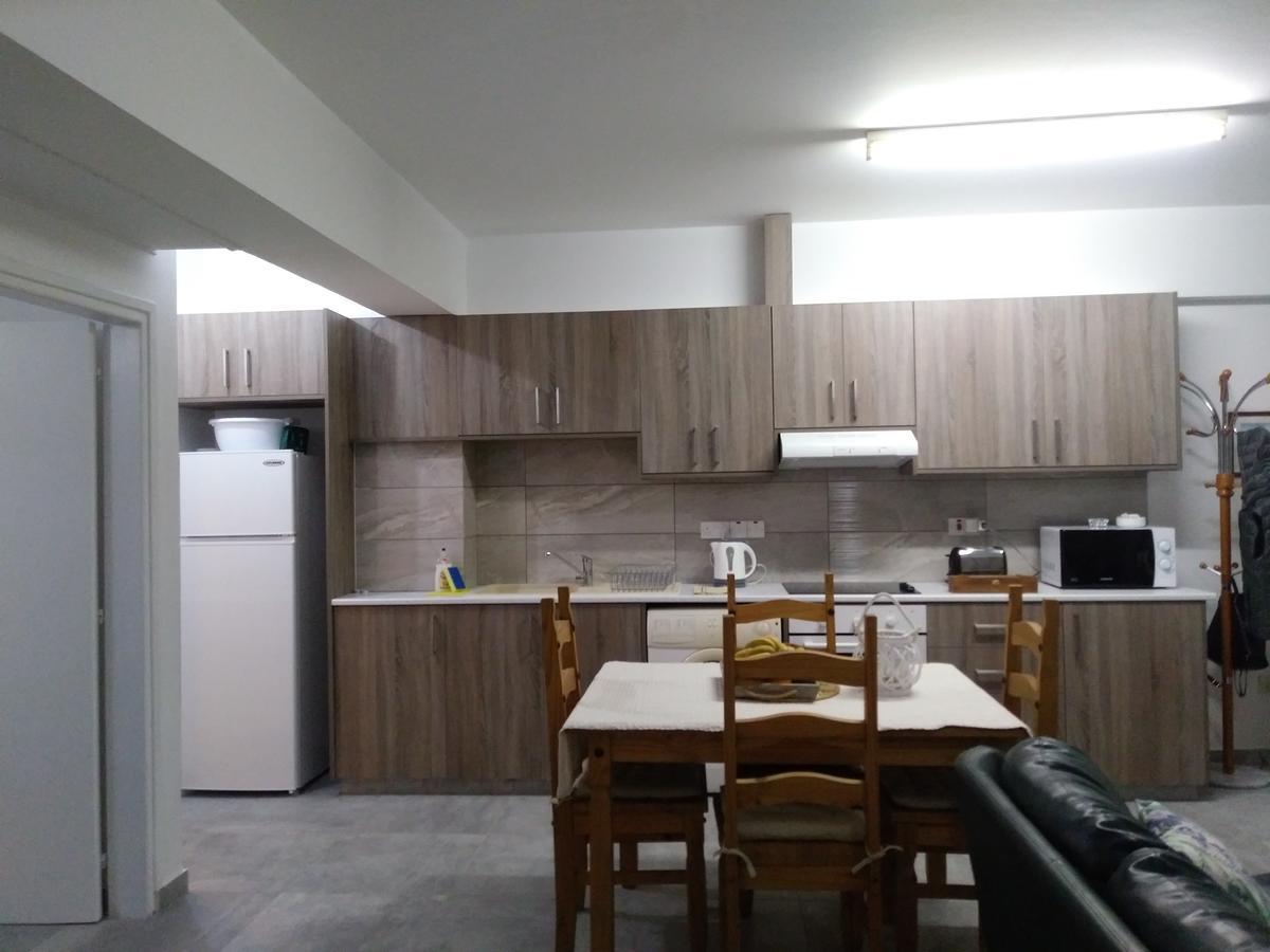 Adonis Apartment Paphos Extérieur photo